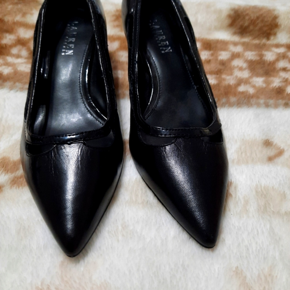 Low heel shoes